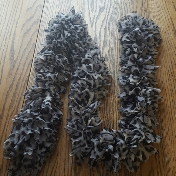 Scarf - Picture 1 of 2